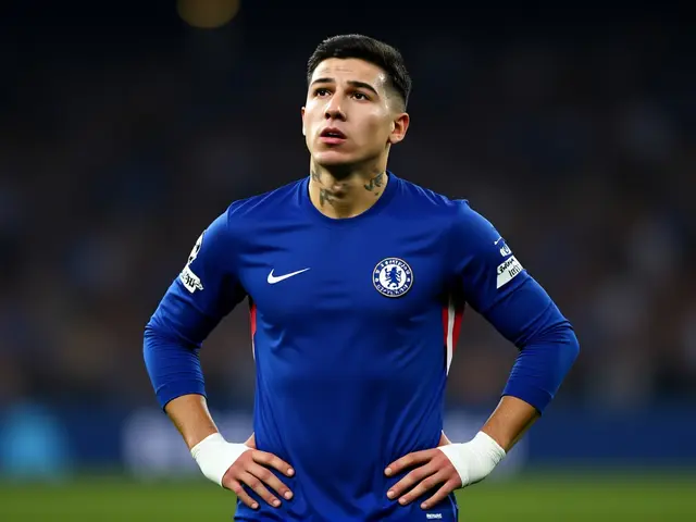 Enzo Fernández pede desculpas, mas segue fora contra Man City